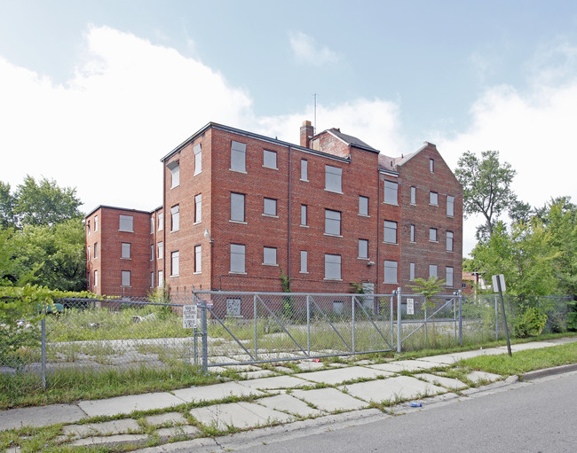 Seminole Apartments in Pontiac, MI - Building Photo - Building Photo