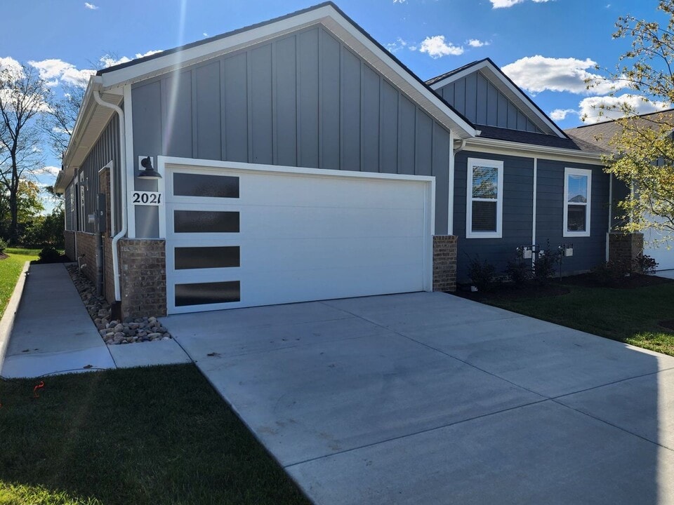 2021 Holmesburg Private Cir in Gallatin, TN - Building Photo