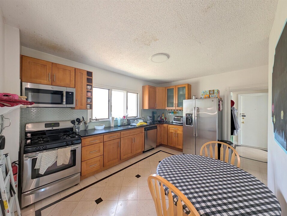 489 Main St in Medford, MA - Building Photo
