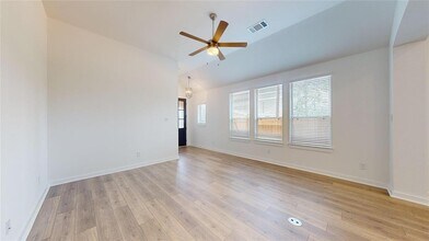 570 Sand Branch Dr in Conroe, TX - Building Photo - Building Photo