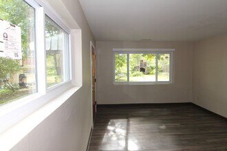 705 1/2 2nd St in Iowa City, IA - Building Photo - Building Photo