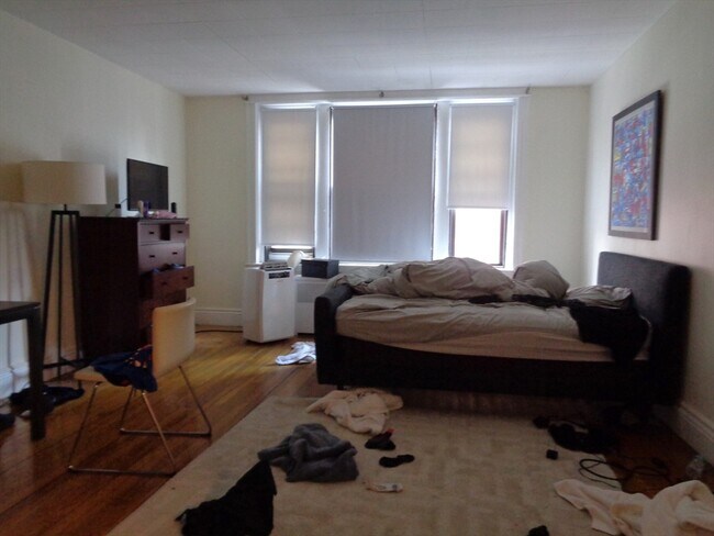 41 Carlton St, Unit 10 in Brookline, MA - Foto de edificio - Building Photo