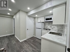 53 Matthewson Ave in Bradford West Gwillimbury, ON - Building Photo