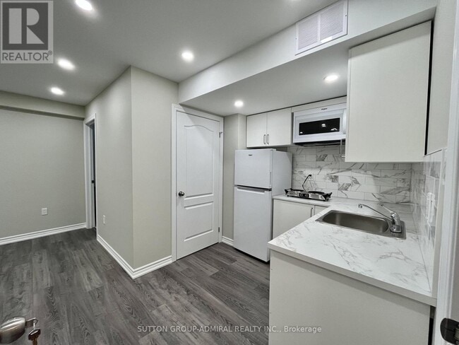 property at 53 Matthewson Ave