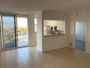 1 Glen Royal Pkwy in Miami, FL - Foto de edificio - Building Photo