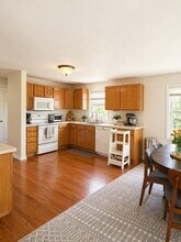 4 Westview Terrace in Natick, MA - Building Photo - Building Photo