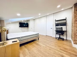 Furnished room/NOT APARTMENT in Brooklyn, NY - Foto de edificio - Building Photo