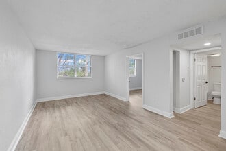 Vista Shores in Miami, FL - Building Photo - Interior Photo