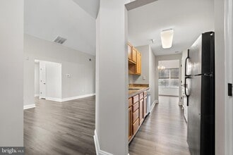 6520 Lake Park Dr, Unit 301A in Greenbelt, MD - Building Photo - Building Photo