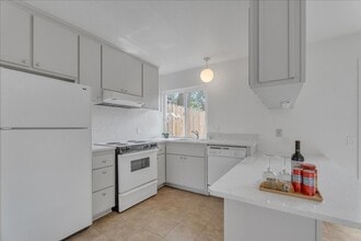 1572 Drake Dr in Davis, CA - Building Photo - Building Photo