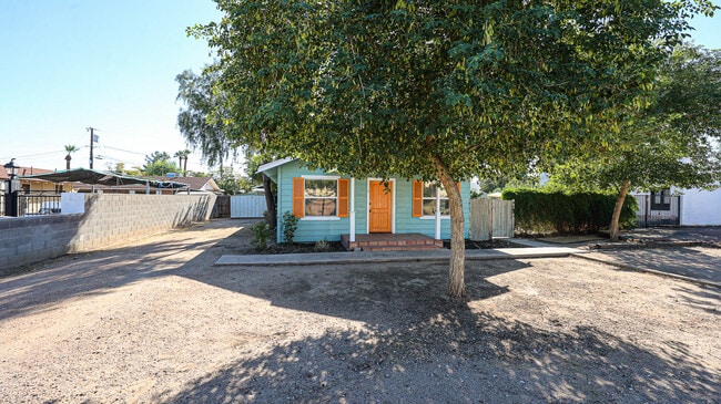 property at 1023 E Meadowbrook Ave