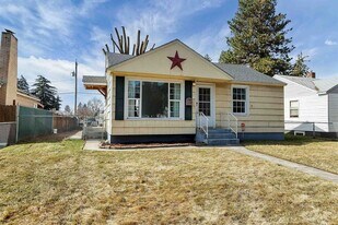 5403 N Ash St in Spokane, WA - Building Photo