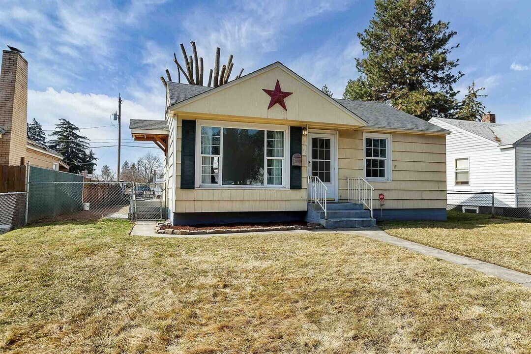 5403 N Ash St in Spokane, WA - Building Photo