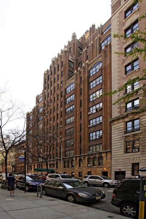 160 W 73rd St in New York, NY - Building Photo