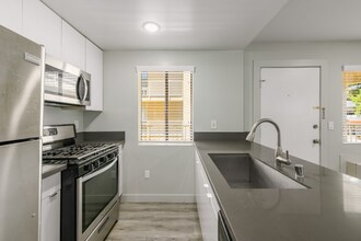 1535 N Kenmore Ave in Los Angeles, CA - Building Photo - Building Photo