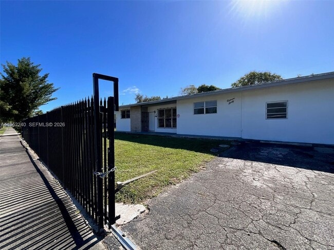 1160 NE 200th Terrace in Miami, FL - Building Photo - Building Photo