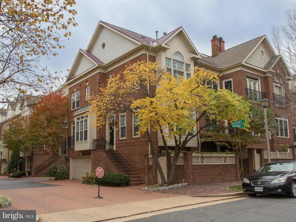 826 Rivergate Pl in Alexandria, VA - Building Photo
