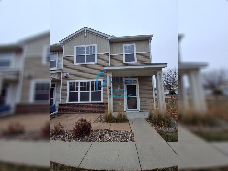 3442 Hazel Trail in Woodbury, MN - Building Photo