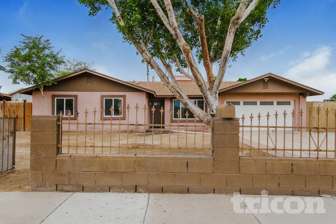 8434 S 19th St in Phoenix, AZ - Foto de edificio