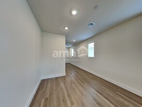 854 English Primrose St in Henderson, NV - Building Photo - Building Photo