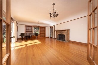 850 Edgewood Rd in Redwood City, CA - Building Photo - Building Photo