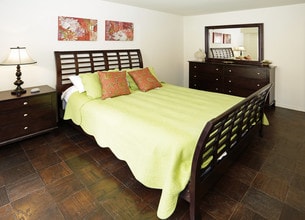 Olde Forge East Townhouses in Morristown, NJ - Building Photo - Interior Photo