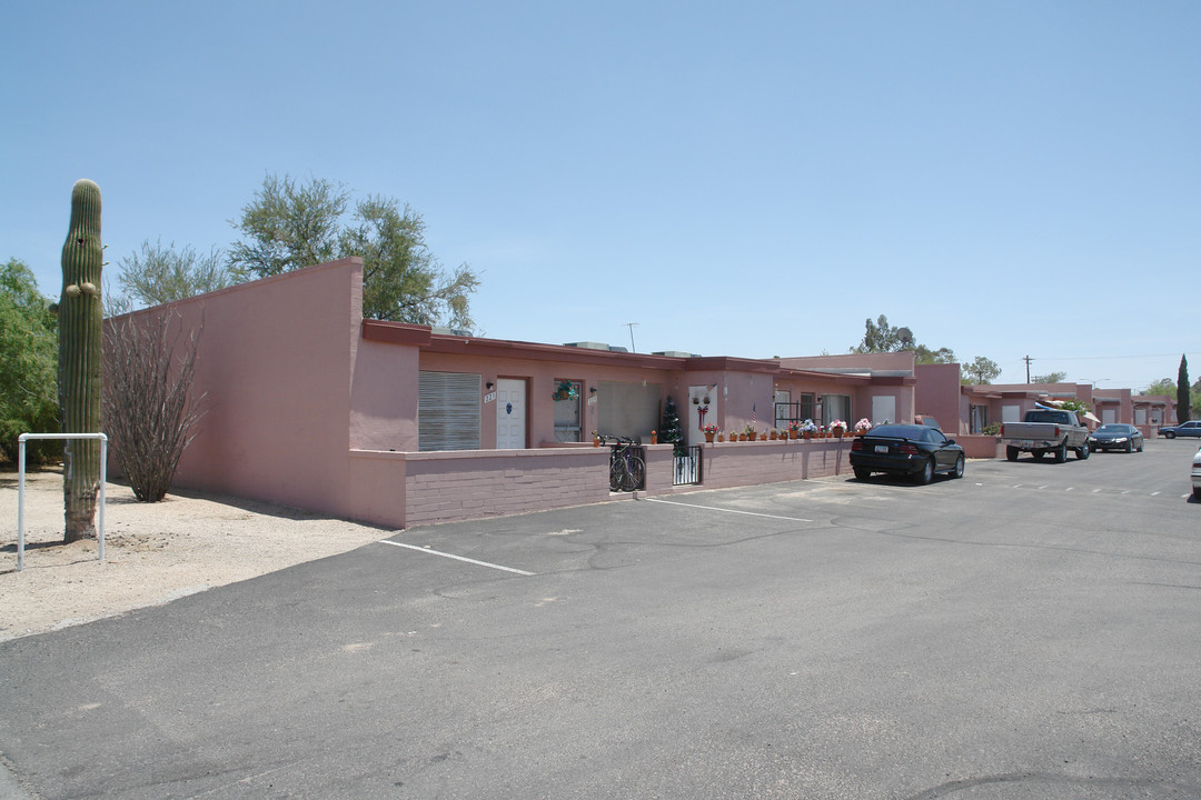 221-255 W Limberlost Dr in Tucson, AZ - Building Photo