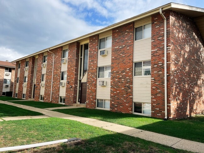 property at 826 N Milwaukee Ave