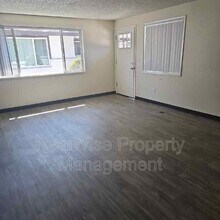554 NE Anderson St in Vancouver, WA - Building Photo - Building Photo