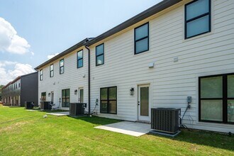 221 Village Pkwy in Helena, AL - Building Photo - Building Photo