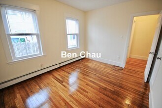 15 Taylor St, Unit 1B in Medford, MA - Foto de edificio - Building Photo