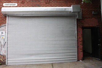 393 Manhattan Ave in Brooklyn, NY - Building Photo - Building Photo