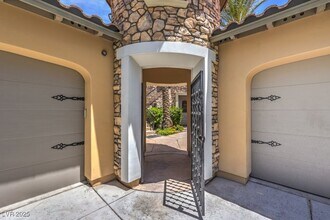 12050 Whitehills St in Las Vegas, NV - Building Photo - Building Photo