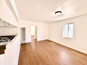 9303 S Western Ave in Los Angeles, CA - Building Photo - Building Photo