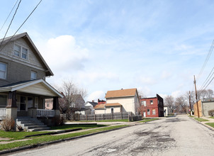 806 Sherman St in Akron, OH - Building Photo - Building Photo