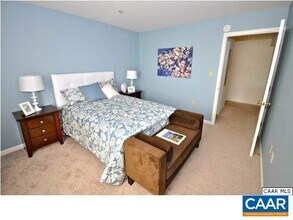 200 Lake Club Ct in Charlottesville, VA - Foto de edificio - Building Photo