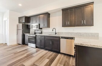 5856 SE 18th St in Gresham, OR - Building Photo - Building Photo