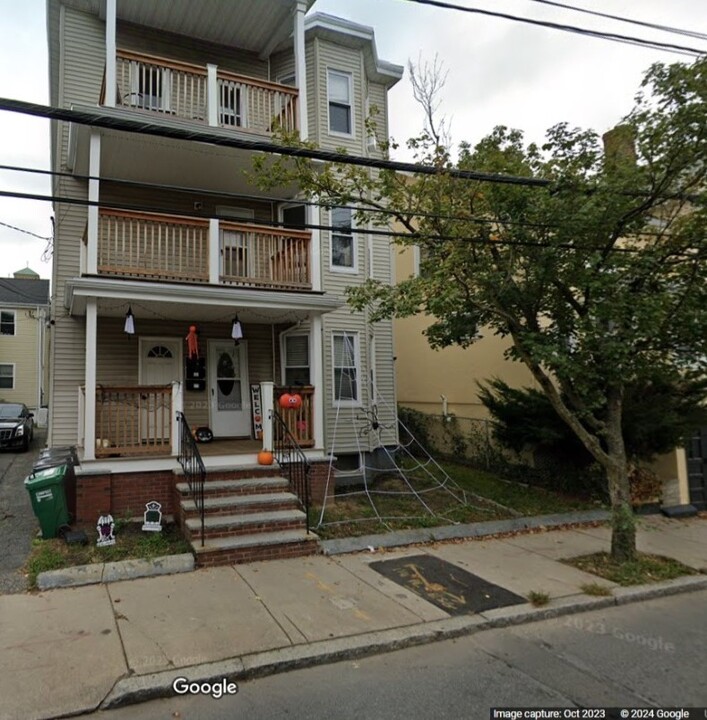 196 Sherman St, Unit 2 in Cambridge, MA - Building Photo