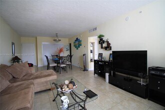 3000 S Ocean Dr, Unit 1414 in Hollywood, FL - Building Photo - Building Photo