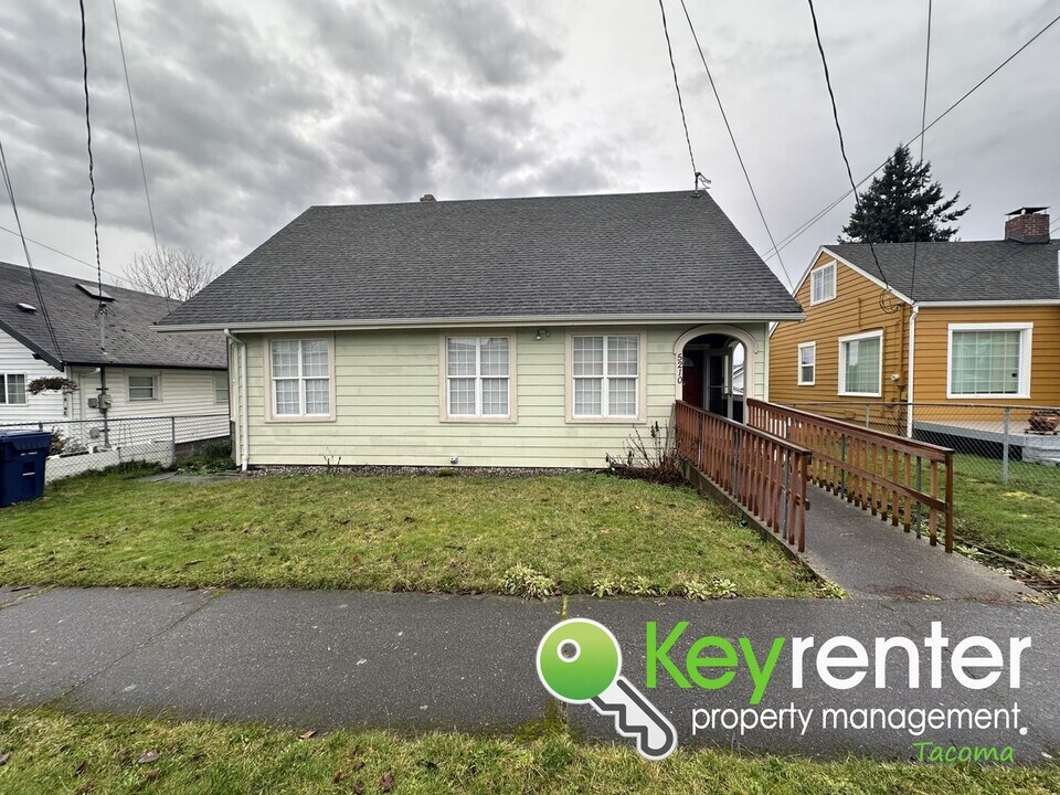 5210 S K St in Tacoma, WA - Foto de edificio