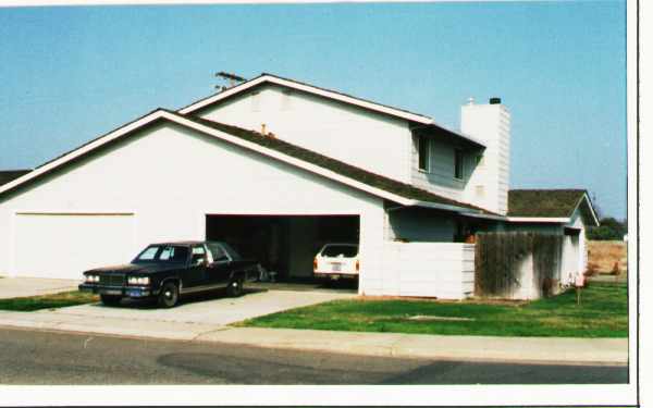 203 Layland Dr in Lodi, CA - Building Photo