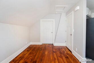 25 Seward Ave NW, Unit Unit 2 in Grand Rapids, MI - Building Photo - Building Photo