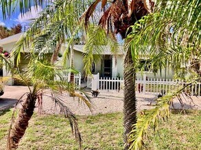 121 14th Ave N in Indian Rocks Beach, FL - Building Photo - Building Photo