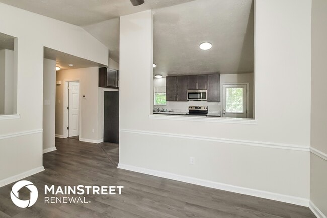 5821 Whisper Wood Rd in Knoxville, TN - Foto de edificio - Building Photo