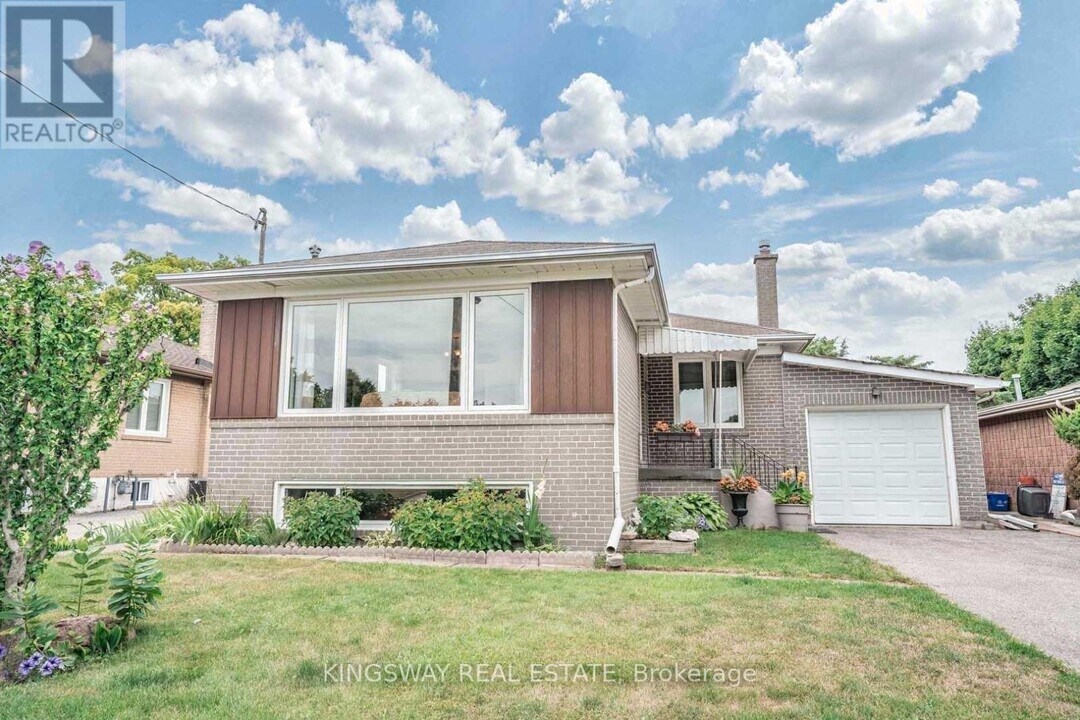 20 Margrath Pl in Toronto, ON - Building Photo