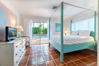 217 Debra Ln in Palm Beach, FL - Building Photo - Building Photo