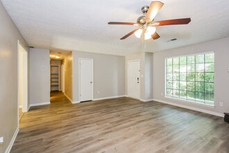 440 Creekside Ct in Roswell, GA - Building Photo - Building Photo