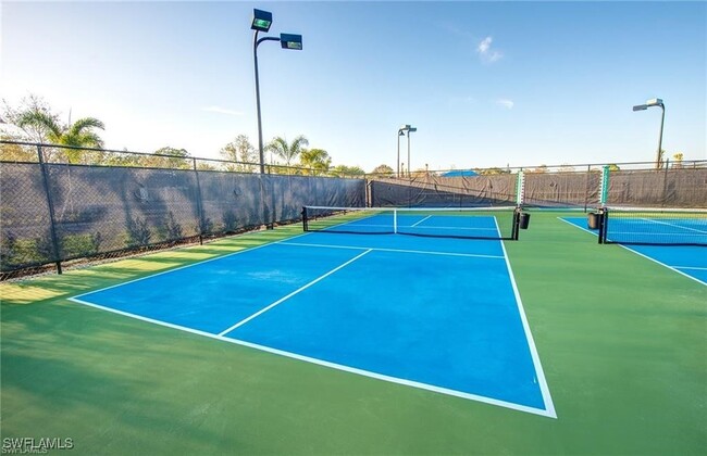 6694 Pennyroyal Dr in Naples, FL - Building Photo - Building Photo