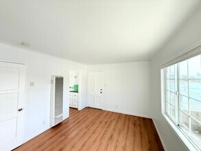 230-232 Rennie Ave in Los Angeles, CA - Building Photo - Building Photo