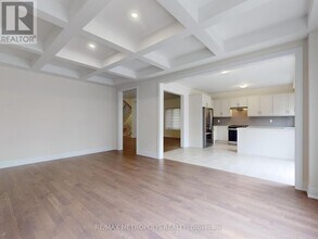 21 La Reine Ave in Richmond Hill, ON - Building Photo - Building Photo